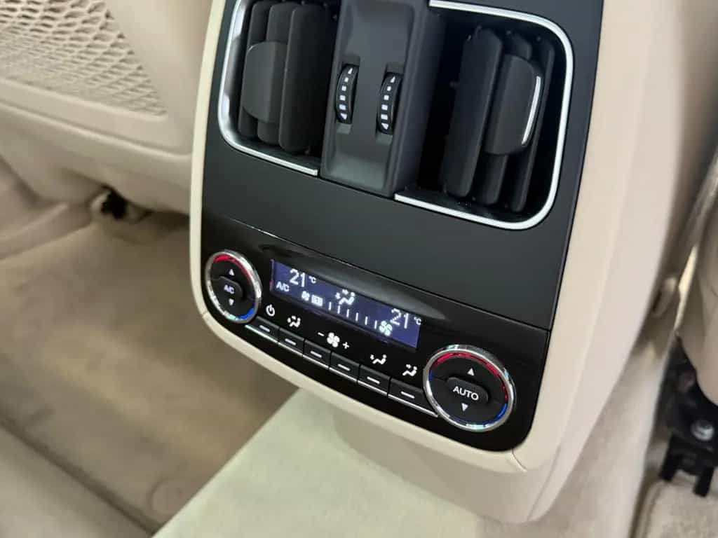 Maserati Levante S GranLusso SQ4 MEGA VOLL Facelift 4x4 08/2018-photo-24