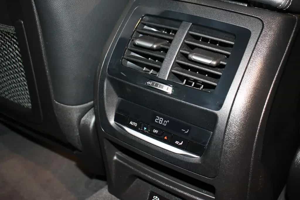 BMW X4 xDrive 20 i  xLine 2.Hand ACC Leder Navi AHK 02/2020-photo-17