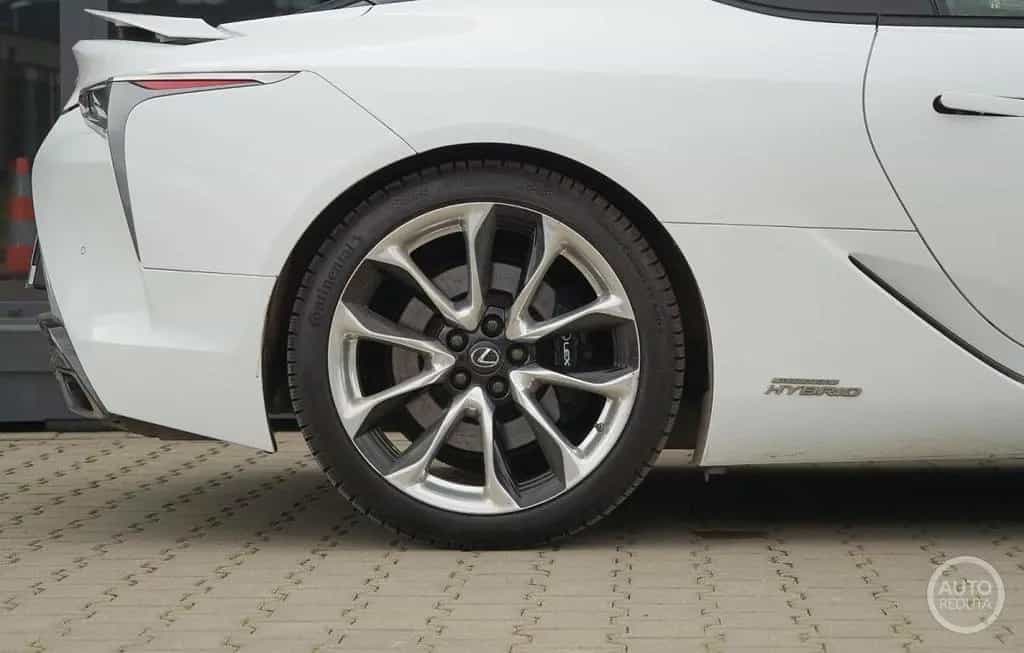 Lexus LC 500h Superturismo 08/2017-photo-10