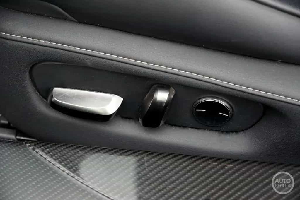 Lexus LC 500h Superturismo 08/2017-photo-24