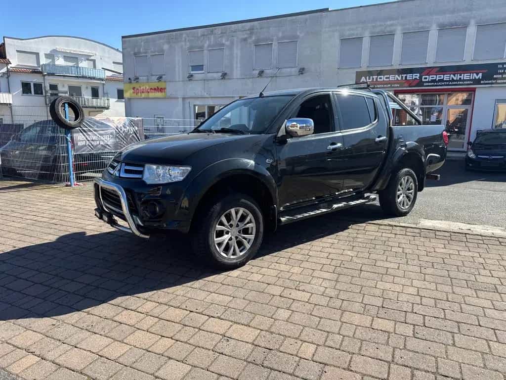 Mitsubishi L200 Diamant Edition Doppelkabine 4WD 02/2015-photo-0