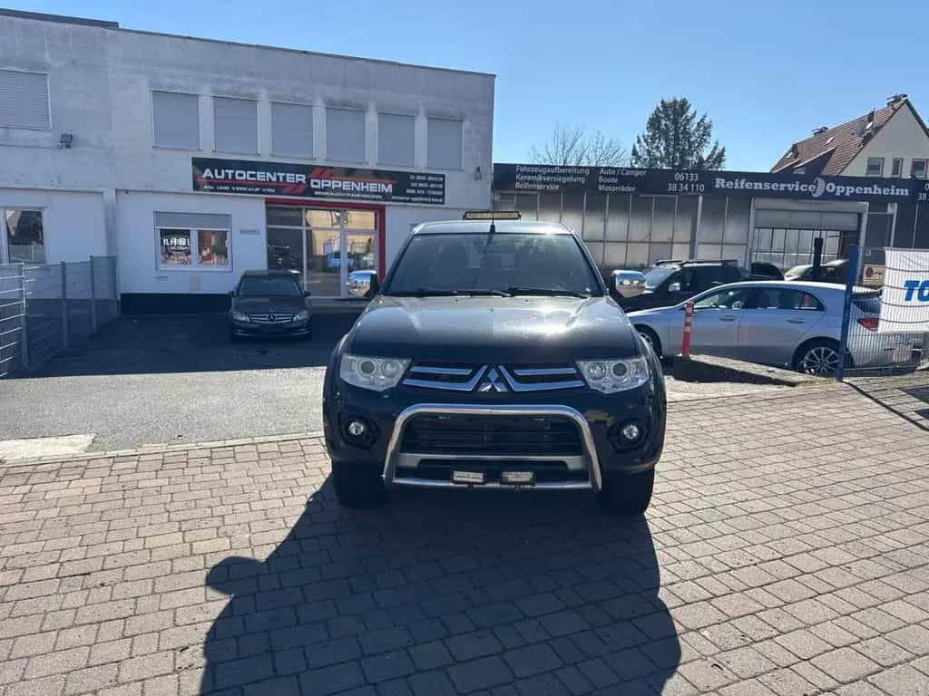 Mitsubishi L200 Diamant Edition Doppelkabine 4WD 02/2015-photo-1