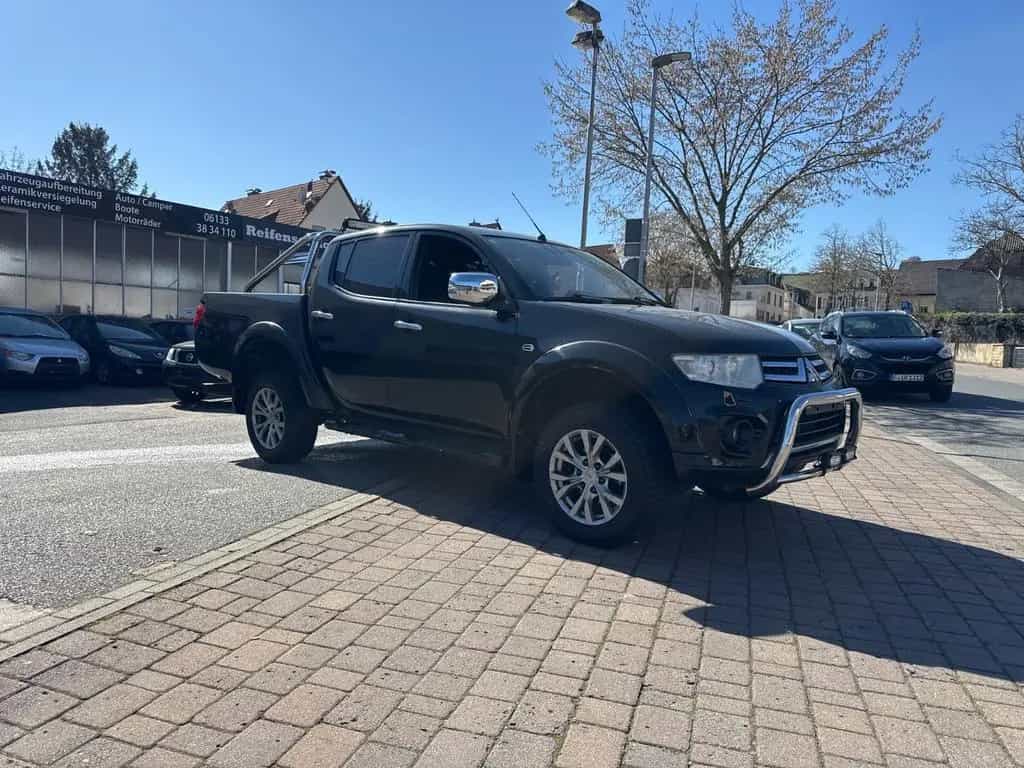 Mitsubishi L200 Diamant Edition Doppelkabine 4WD 02/2015-photo-2