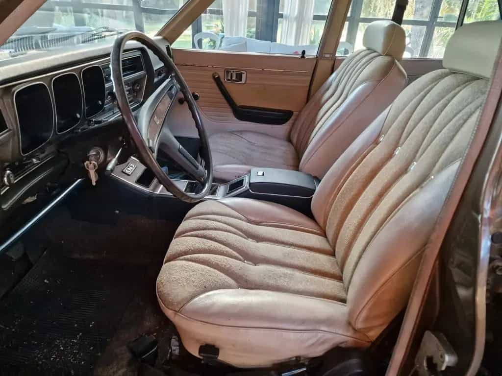 Datsun 260 C 08/1974-photo-8