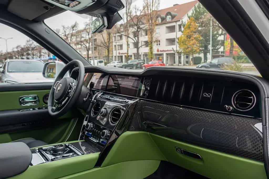 Rolls-Royce Cullinan II / FACELIFT / 4 SEATS / BLACK BADGE 11/2024-photo-12