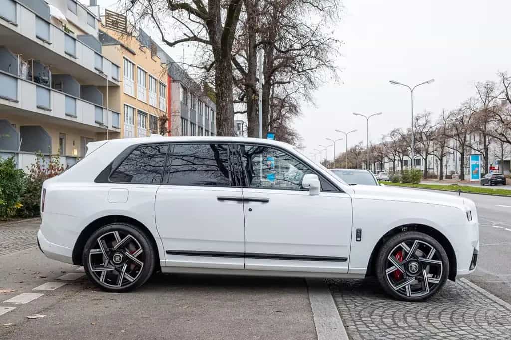 Rolls-Royce Cullinan II / FACELIFT / 4 SEATS / BLACK BADGE 11/2024-photo-2
