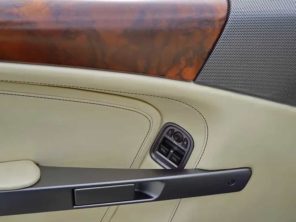 Aston Martin DB9 Volante 04/2006-photo-16