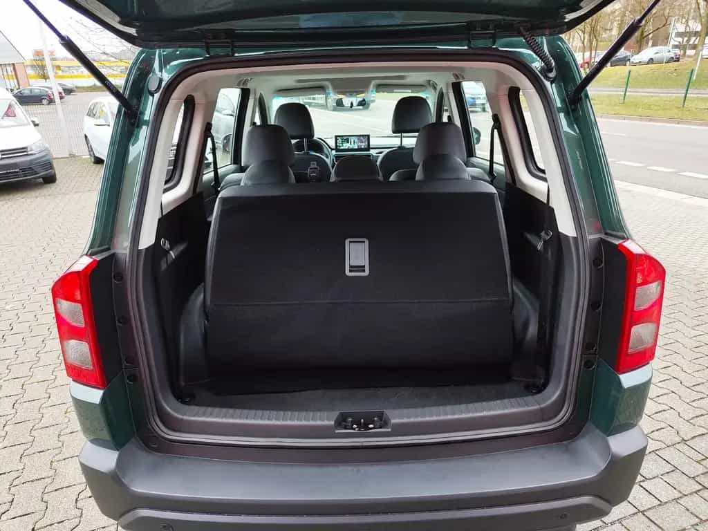SWM G03 PDC KLIMA LEDER ALU KAMERA PANO 7-SITZER 02/2025-photo-11