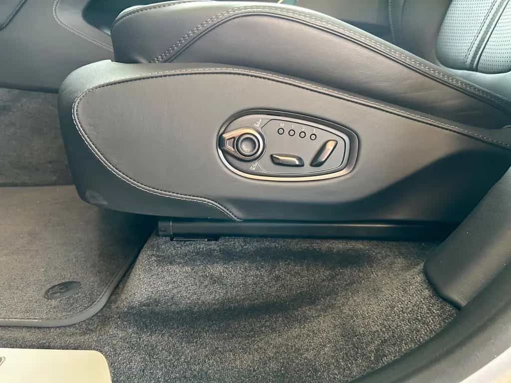 Aston Martin DBX 707 04/2025-photo-10