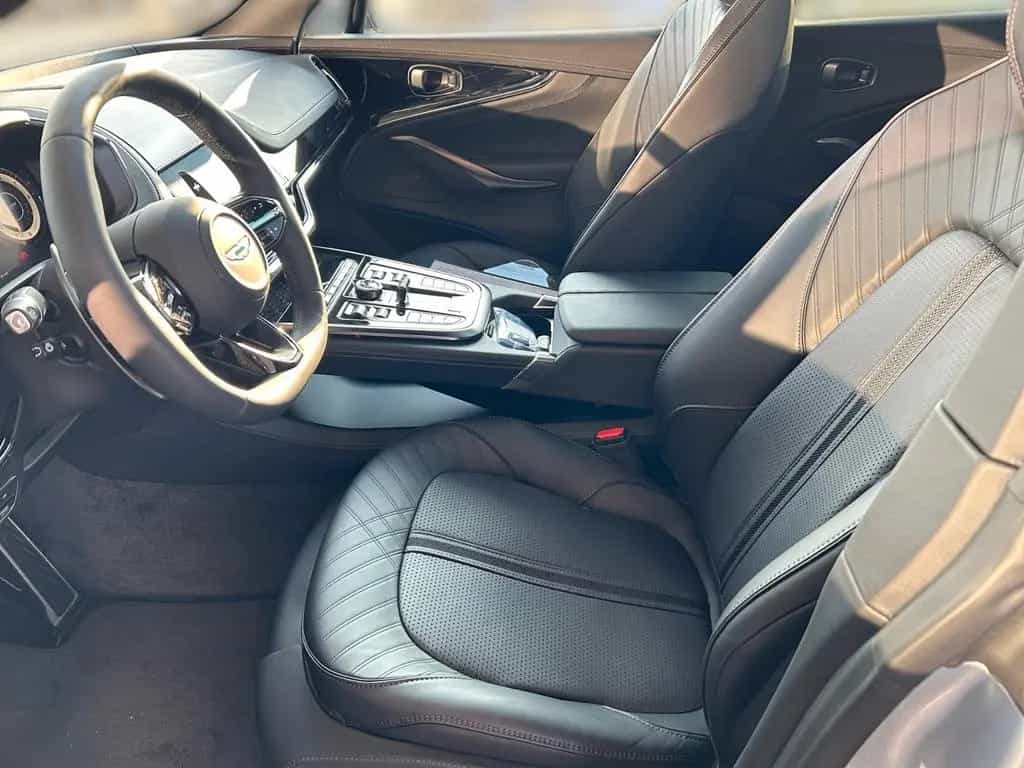 Aston Martin DBX 707 04/2025-photo-11