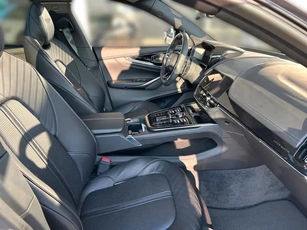 Aston Martin DBX 707 04/2025-photo-13