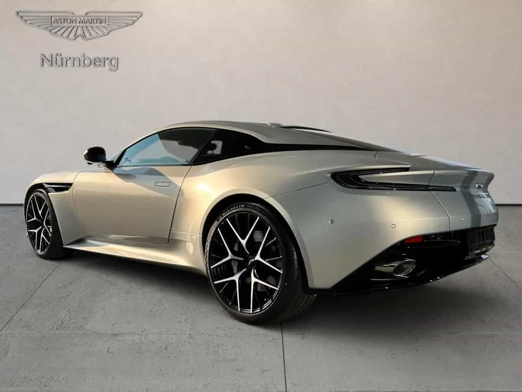 Aston Martin DB12 Coupe 04/2026-photo-2