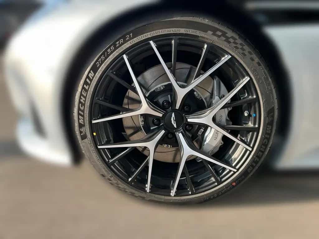 Aston Martin DB12 Coupe 04/2026-photo-7