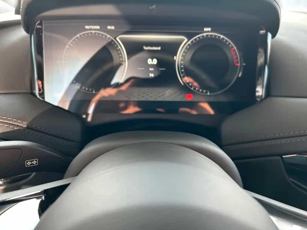 Aston Martin DB12 Coupe 04/2026-photo-8