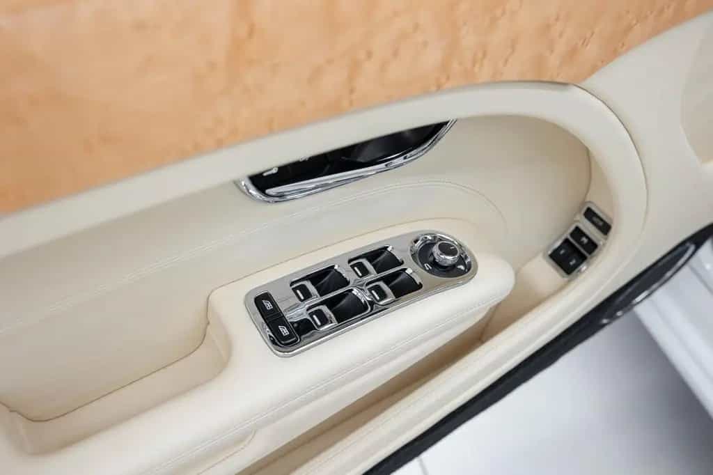 Bentley Mulsanne - Glacier White, Flying 'B' 03/2012-photo-17