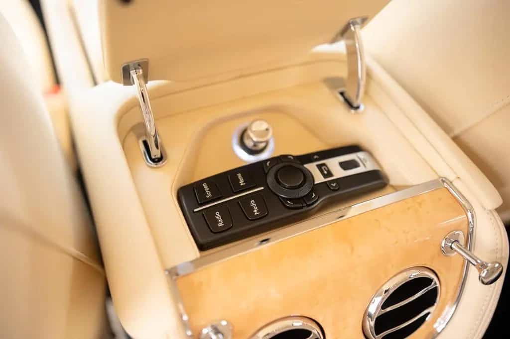 Bentley Mulsanne - Glacier White, Flying 'B' 03/2012-photo-23