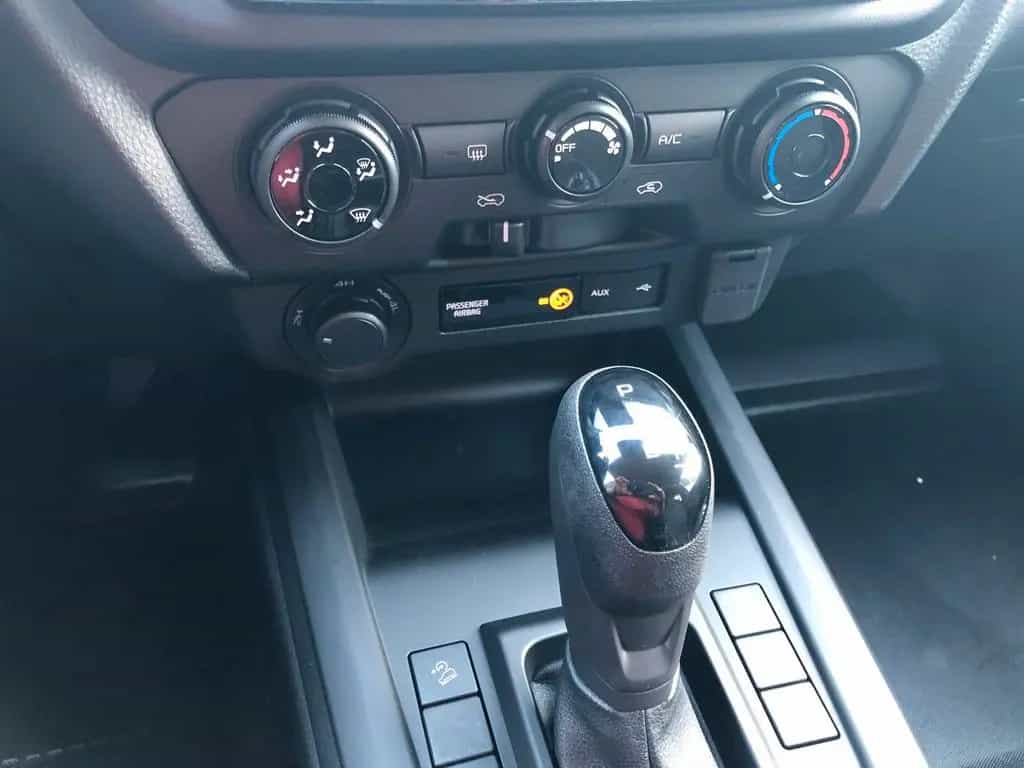 Isuzu D-Max Space Cab L AT mit Systemkoffer Modell 24 null-photo-19
