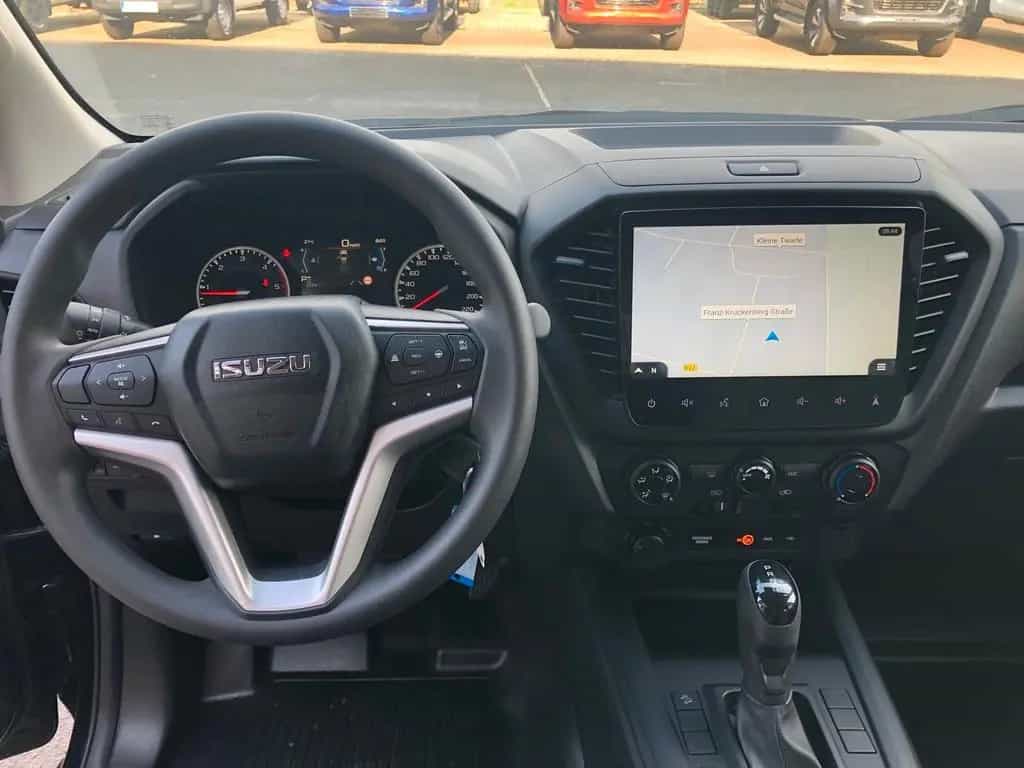 Isuzu D-Max Space Cab L AT mit Systemkoffer Modell 24 null-photo-22