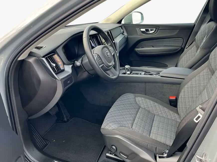 Volvo XC60 B5 B AWD Core 02/2025-photo-9