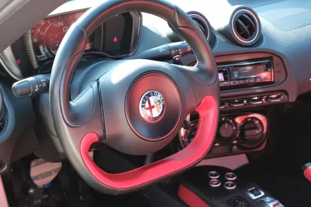 Alfa Romeo 4C Coupé*Leder*Carbon*SportAbgasanlage*LED*TOP* 10/2015-photo-11