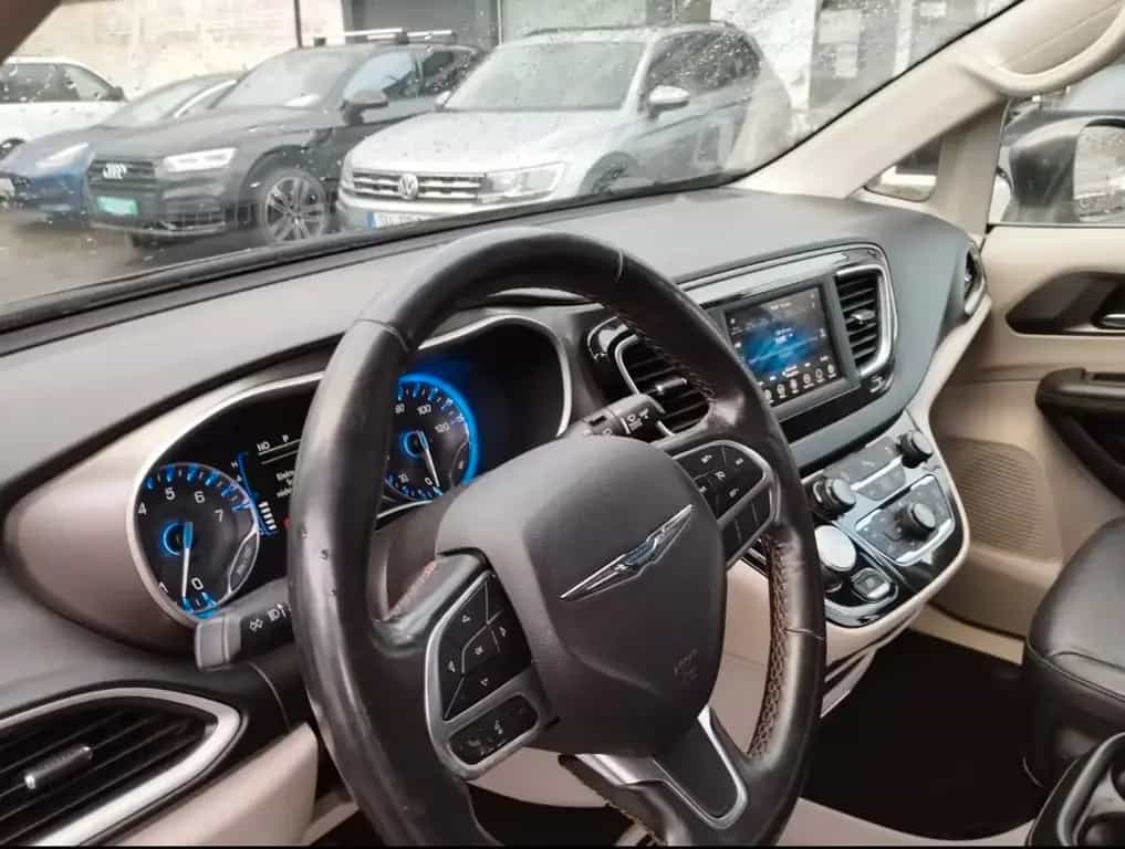 Chrysler Pacifica Leder 9 Gang viele extras 07/2020-photo-1