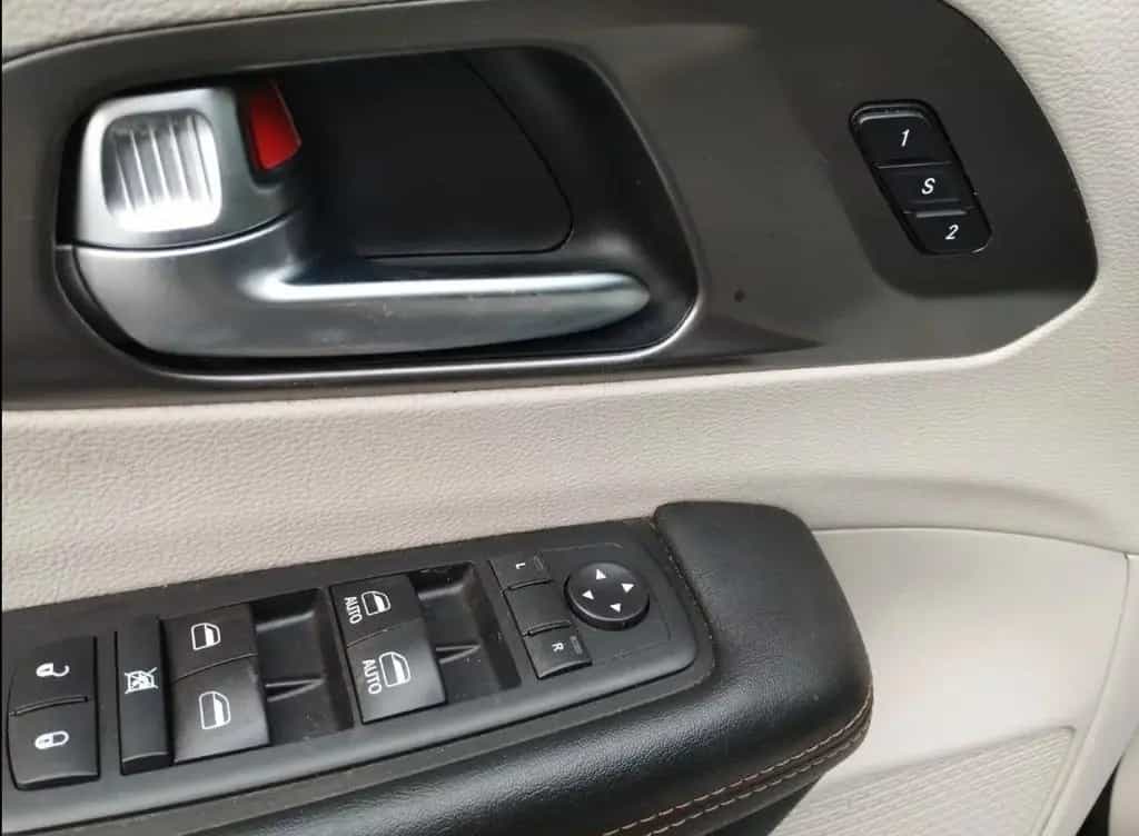 Chrysler Pacifica Leder 9 Gang viele extras 07/2020-photo-4