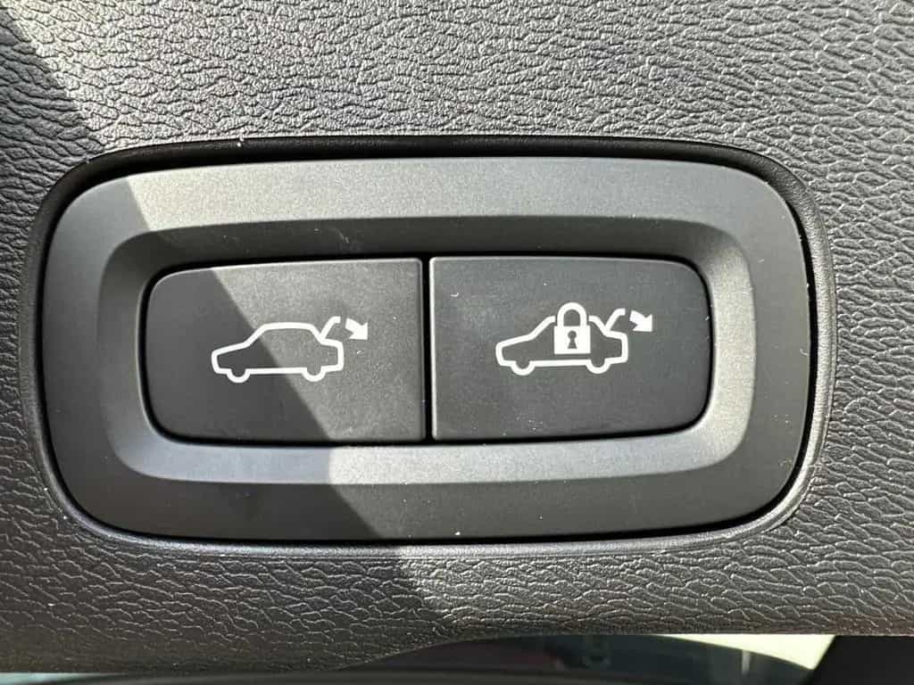 Volvo XC60 Diesel B4 Diesel PLUS DARK 07/2023-photo-4