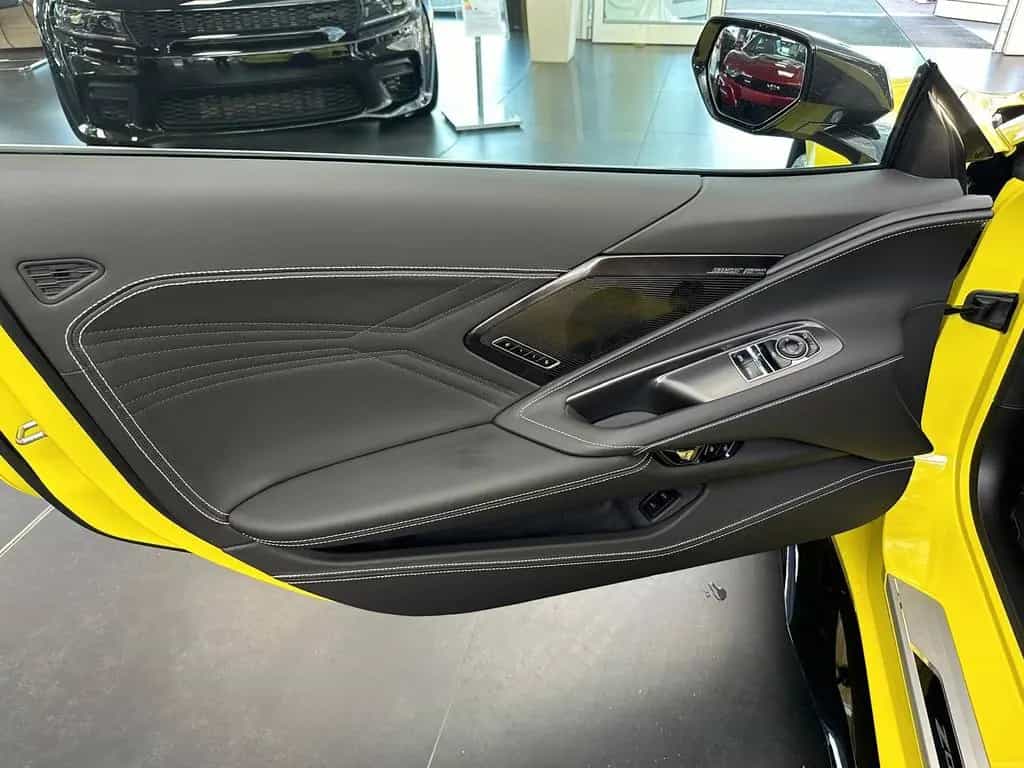 Corvette C8 Z06 Coupe 3LZ 5.5 V8 AT8 07/2025-photo-5