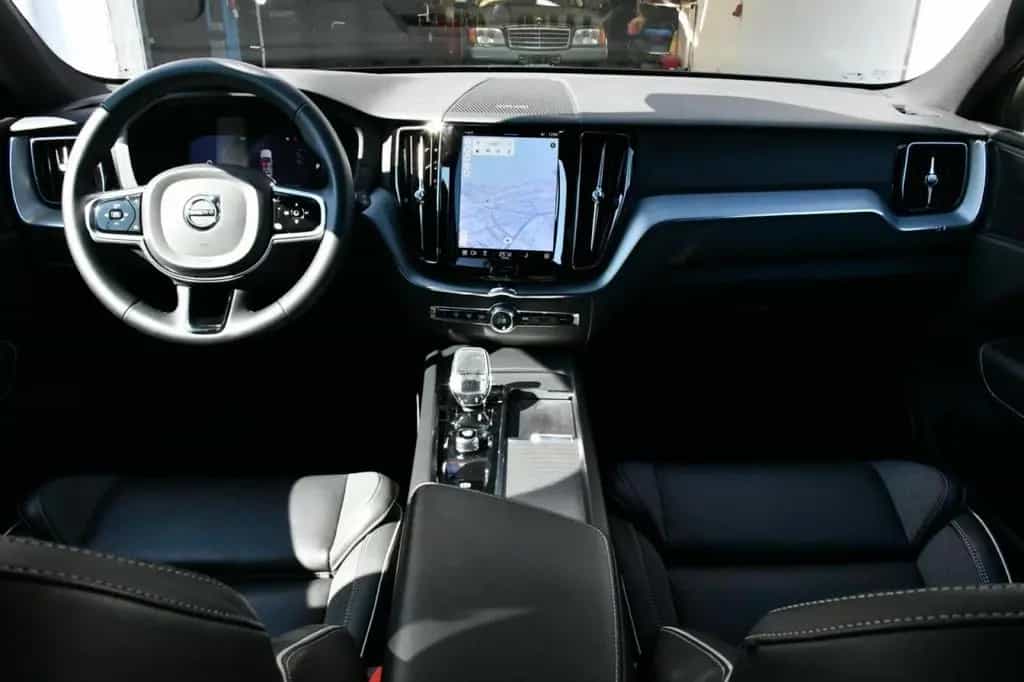 Volvo XC60 AWD Plus Dark ACC*H&K*AHK*BLIS*CAM*NAV* 03/2023-photo-10