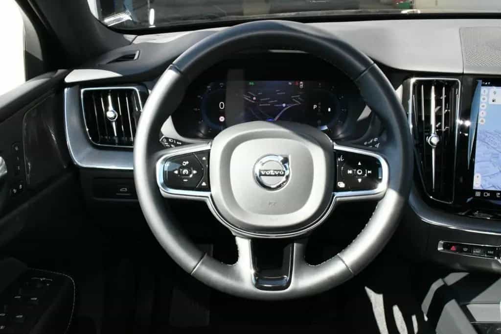Volvo XC60 AWD Plus Dark ACC*H&K*AHK*BLIS*CAM*NAV* 03/2023-photo-11