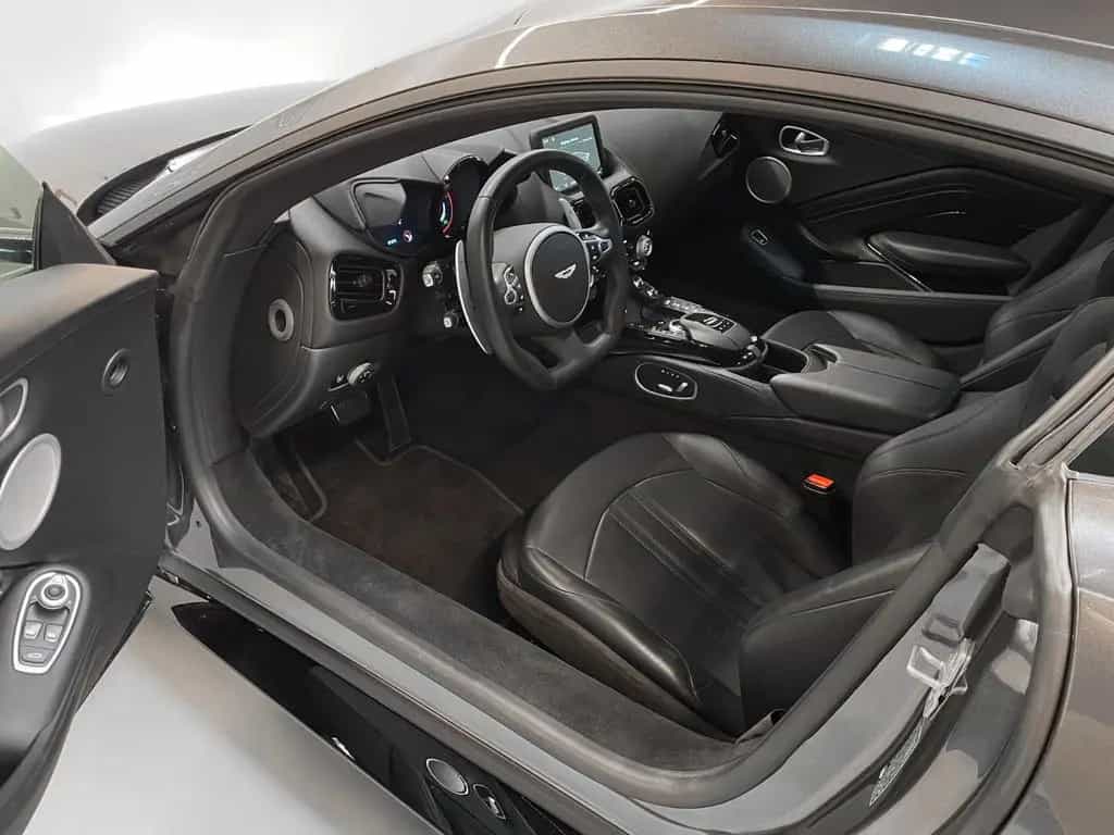 Aston Martin V8 Vantage Coupe | Aston Martin Brussels 01/2019-photo-11