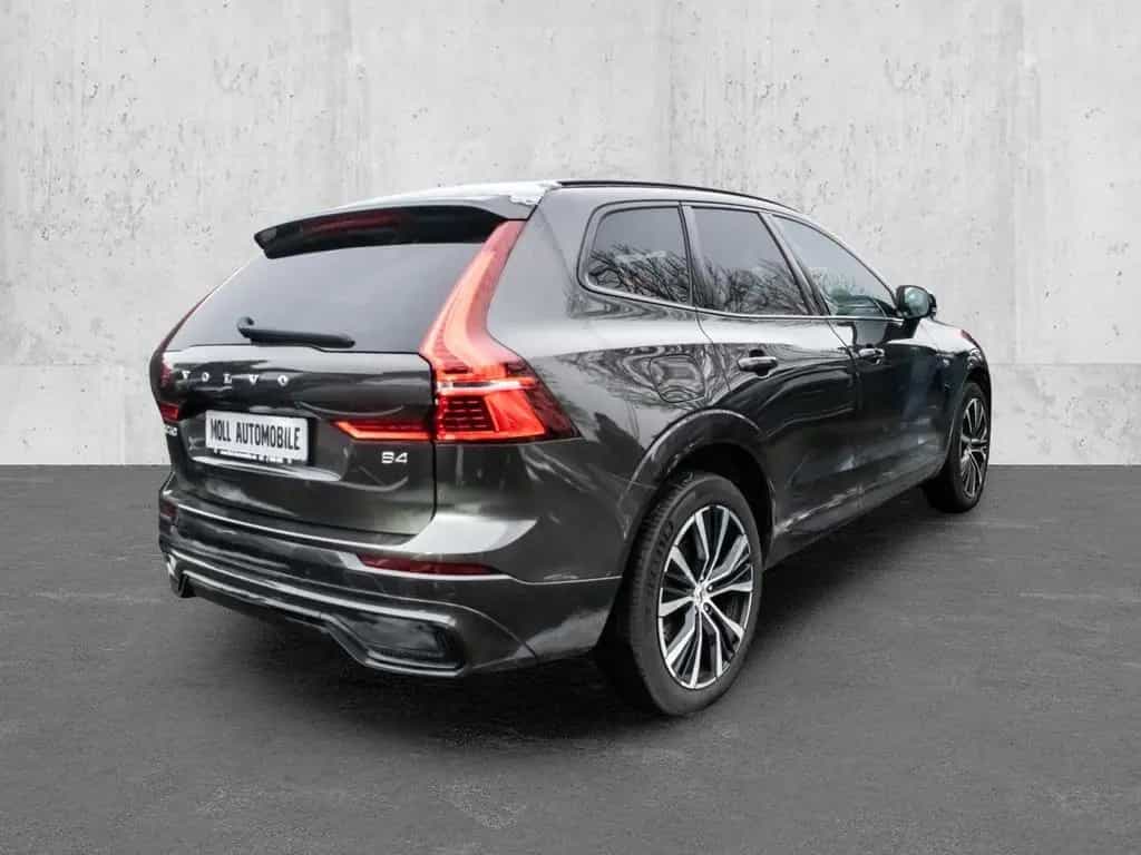 Volvo XC60 Plus Dark 2WD B4 Diesel EU6d AHK digitales 08/2022-photo-1