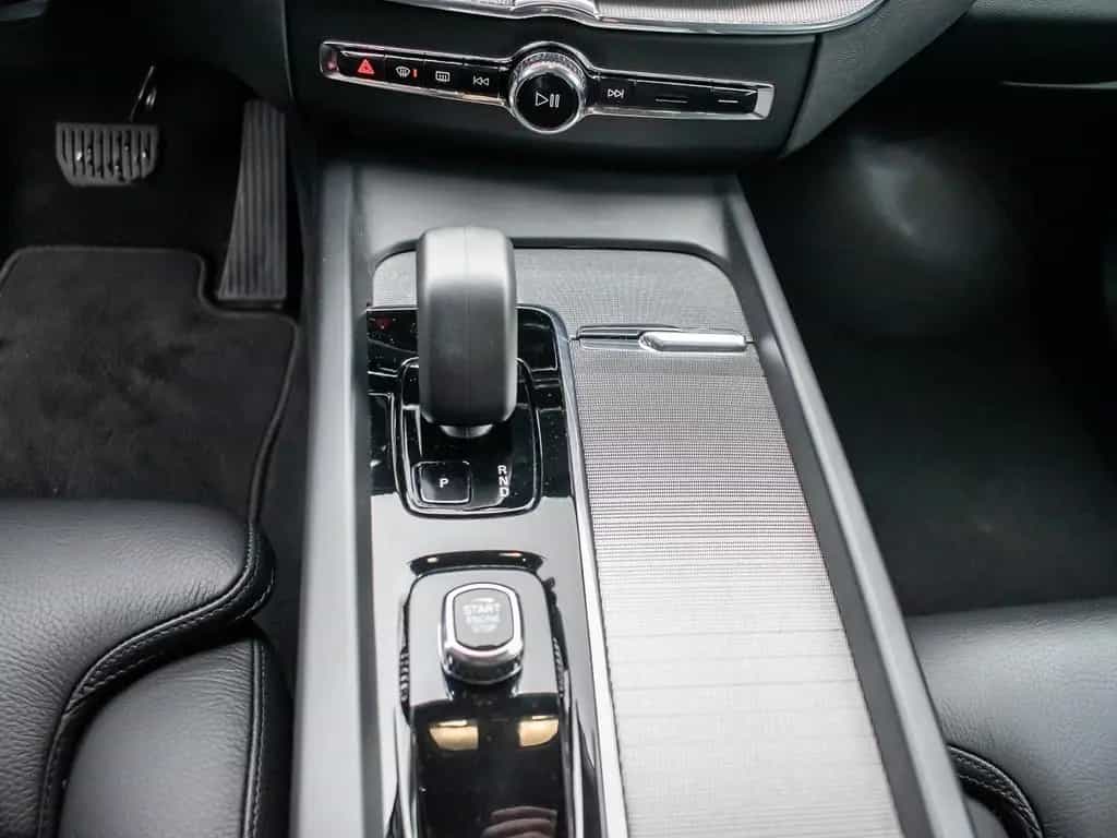 Volvo XC60 Plus Dark 2WD B4 Diesel EU6d AHK digitales 08/2022-photo-10