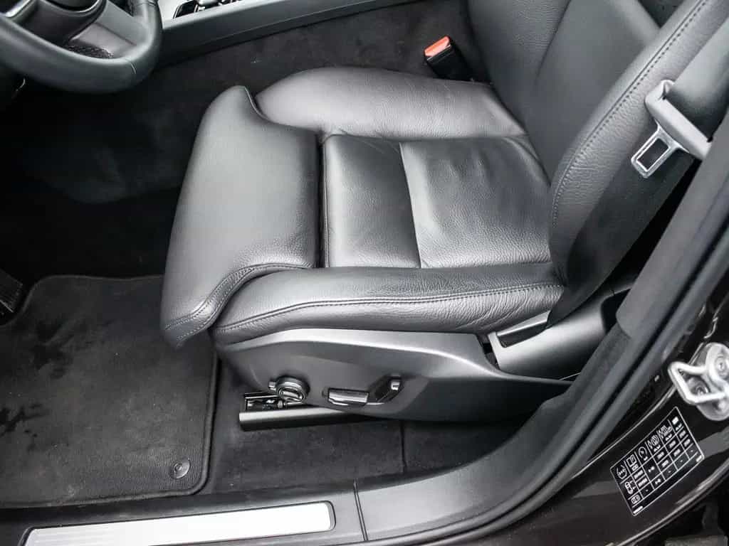 Volvo XC60 Plus Dark 2WD B4 Diesel EU6d AHK digitales 08/2022-photo-11