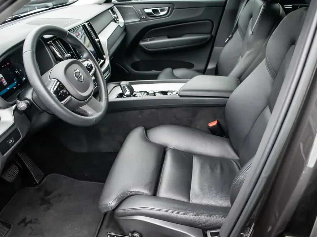 Volvo XC60 Plus Dark 2WD B4 Diesel EU6d AHK digitales 08/2022-photo-12