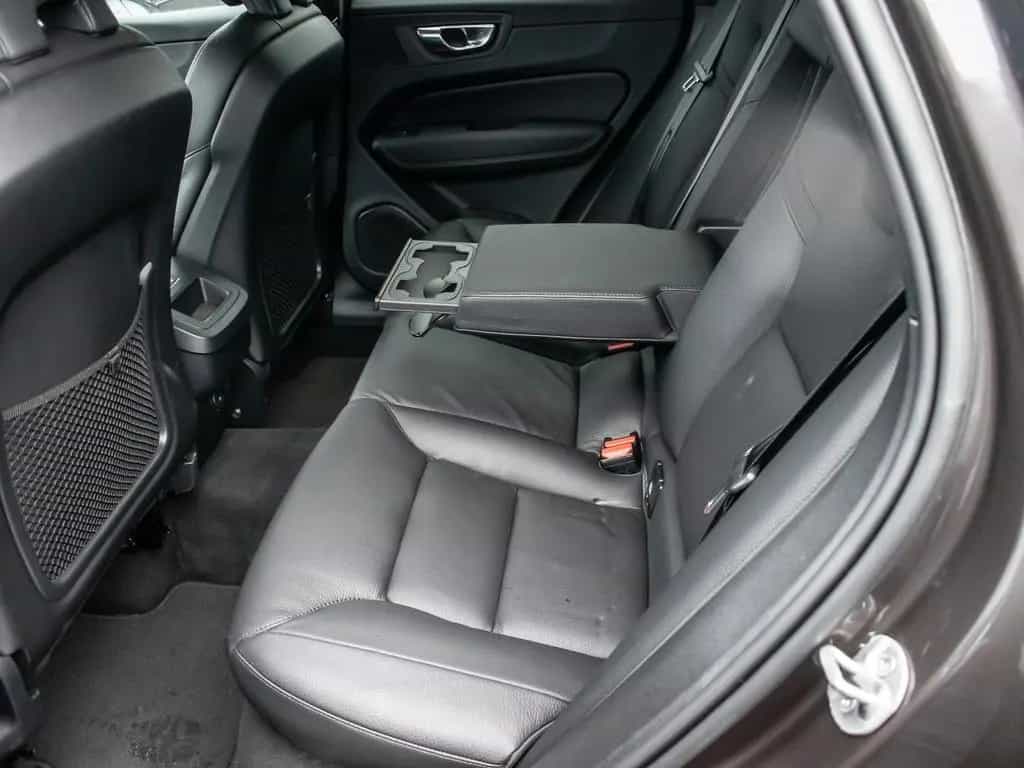 Volvo XC60 Plus Dark 2WD B4 Diesel EU6d AHK digitales 08/2022-photo-15