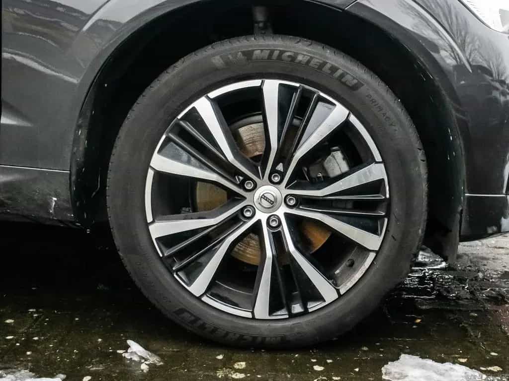 Volvo XC60 Plus Dark 2WD B4 Diesel EU6d AHK digitales 08/2022-photo-2