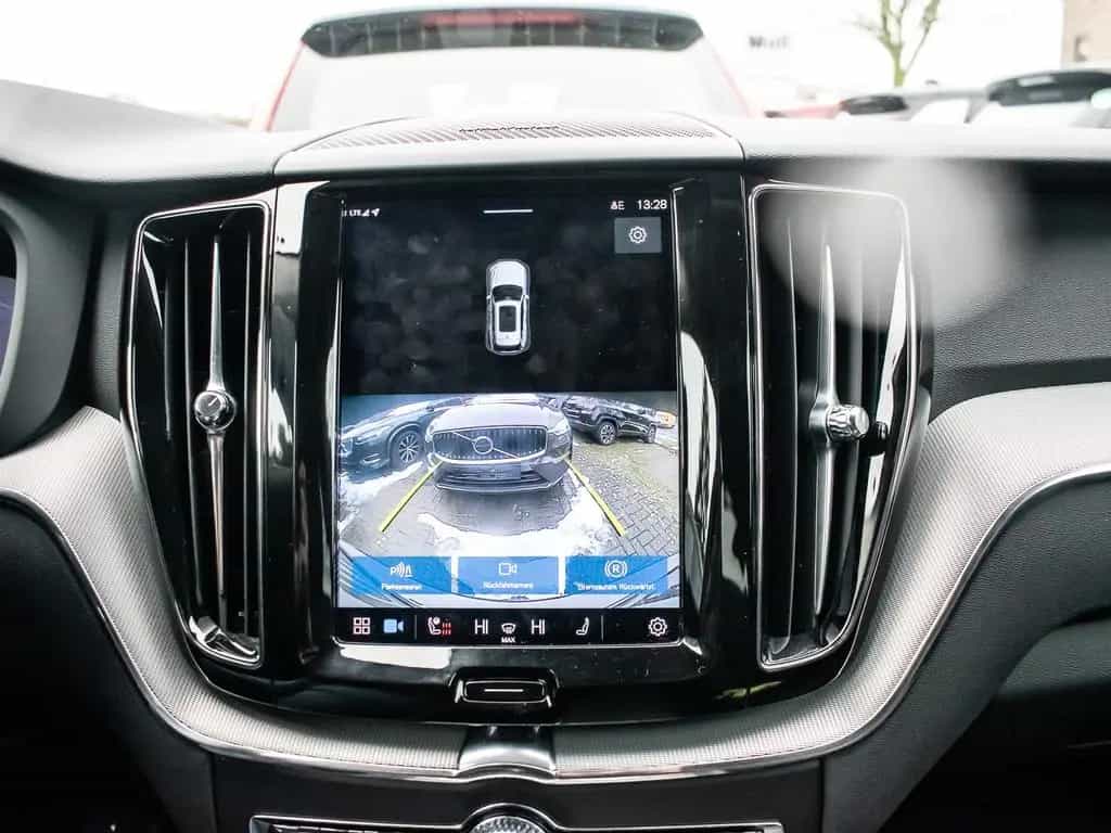 Volvo XC60 Plus Dark 2WD B4 Diesel EU6d AHK digitales 08/2022-photo-8