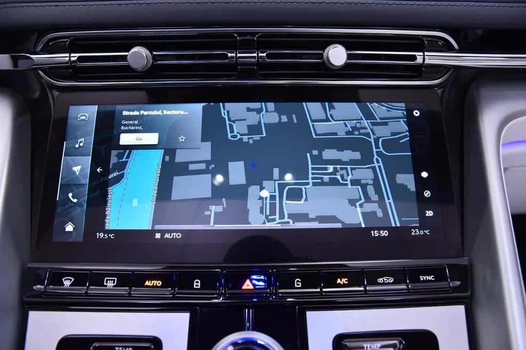 Aston Martin DB 12 Volante 01/2024-photo-11
