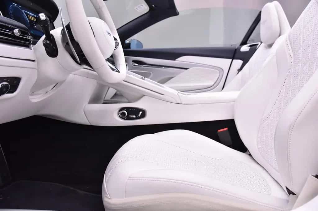 Aston Martin DB 12 Volante 01/2024-photo-13