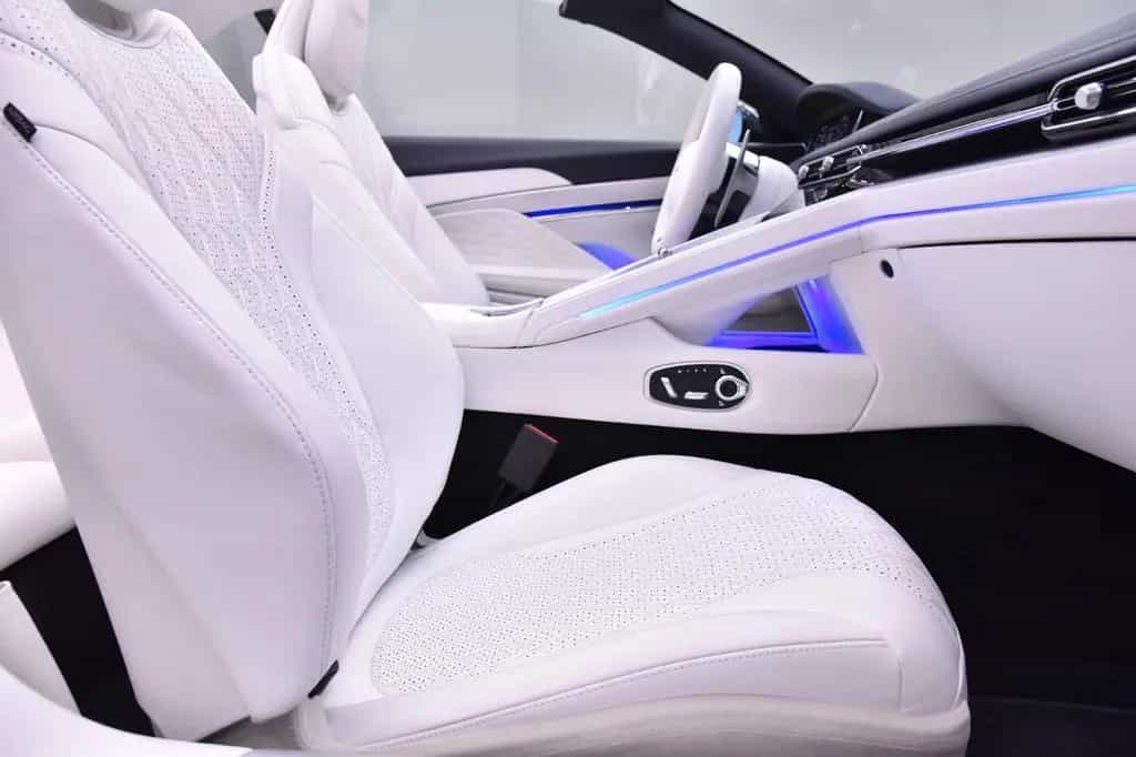 Aston Martin DB 12 Volante 01/2024-photo-14