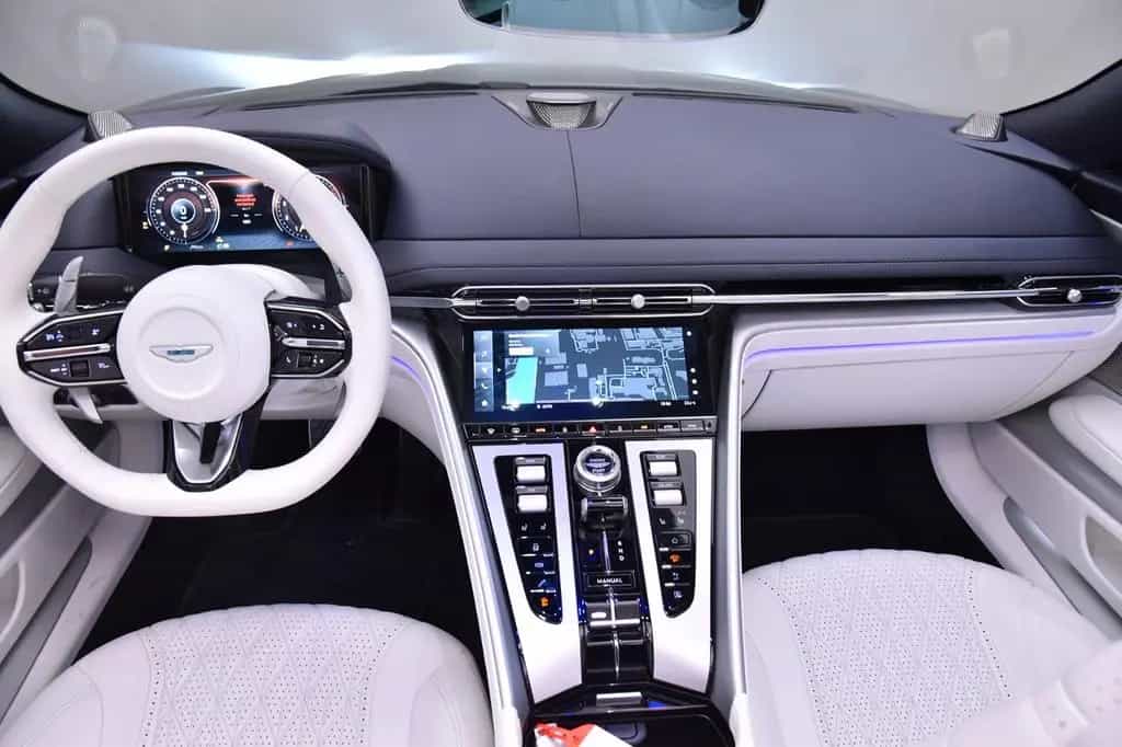 Aston Martin DB 12 Volante 01/2024-photo-6