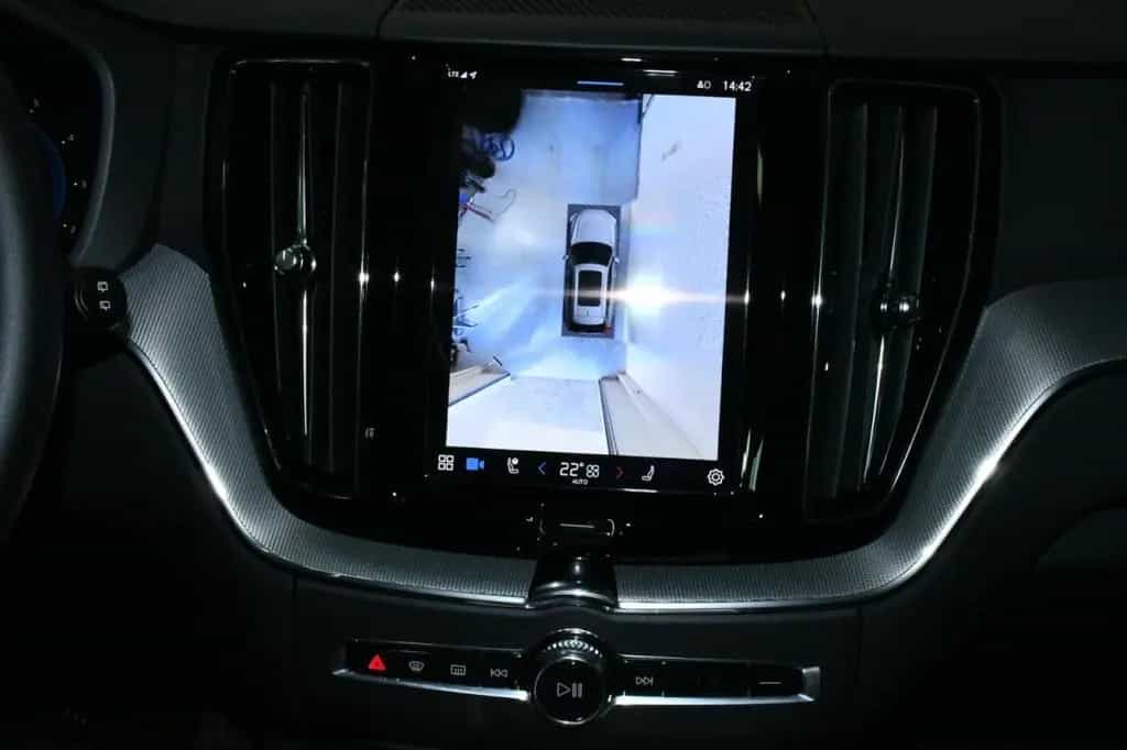 Volvo XC60 B4 D AWD Plus Dark ACC*H&K*360CAM*NAV*BLIS* 02/2024-photo-15