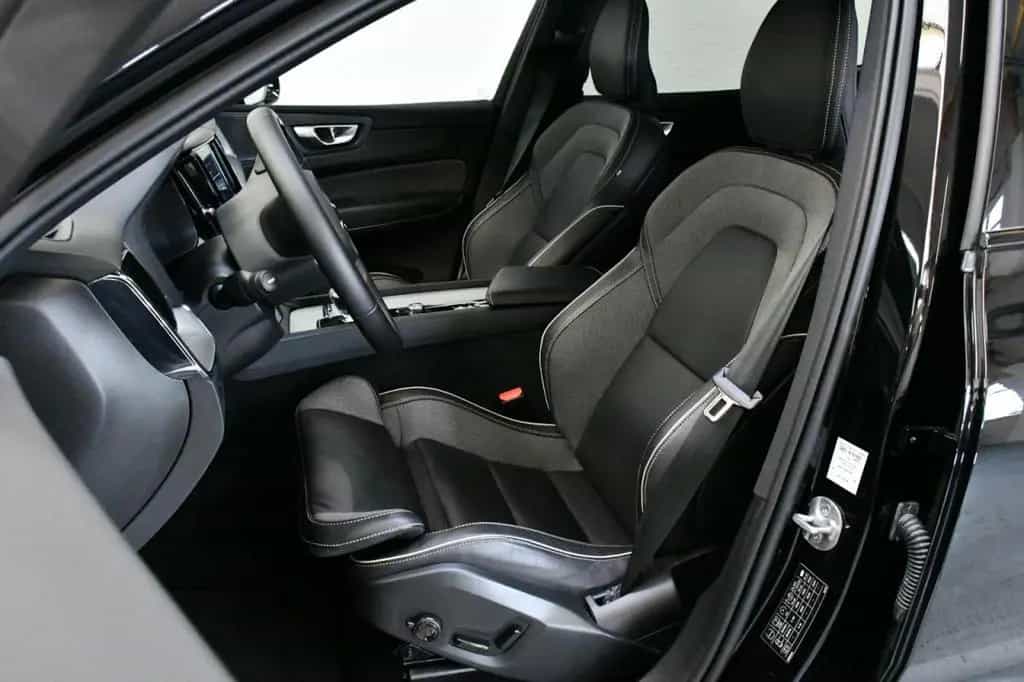 Volvo XC60 B4 D AWD Plus Dark ACC*H&K*360CAM*NAV*BLIS* 02/2024-photo-16