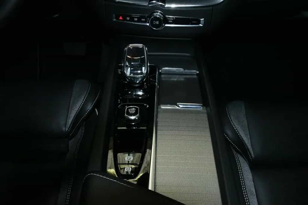 Volvo XC60 B4 D AWD Plus Dark ACC*H&K*360CAM*NAV*BLIS* 02/2024-photo-23
