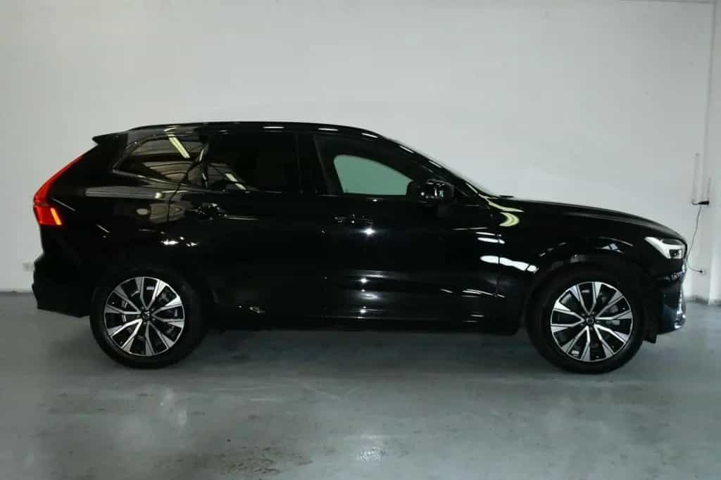 Volvo XC60 B4 D AWD Plus Dark ACC*H&K*360CAM*NAV*BLIS* 02/2024-photo-4