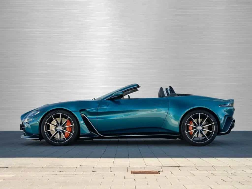 Aston Martin V12 Vantage Roadster / 249 Exemplare Limited 04/2023-photo-17