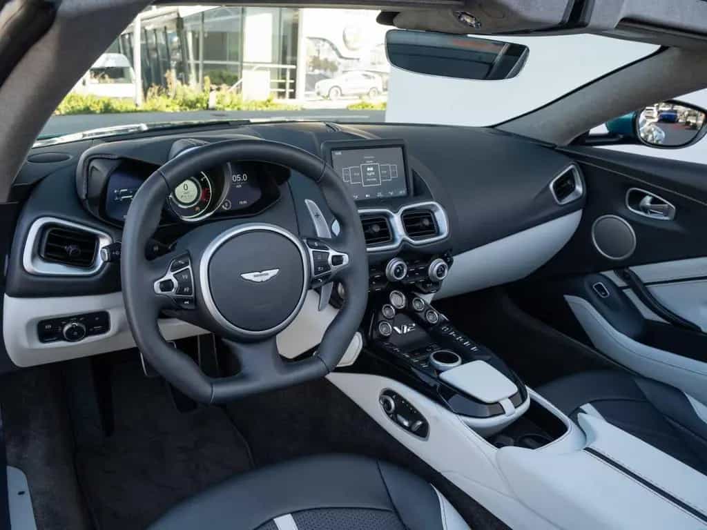 Aston Martin V12 Vantage Roadster / 249 Exemplare Limited 04/2023-photo-1