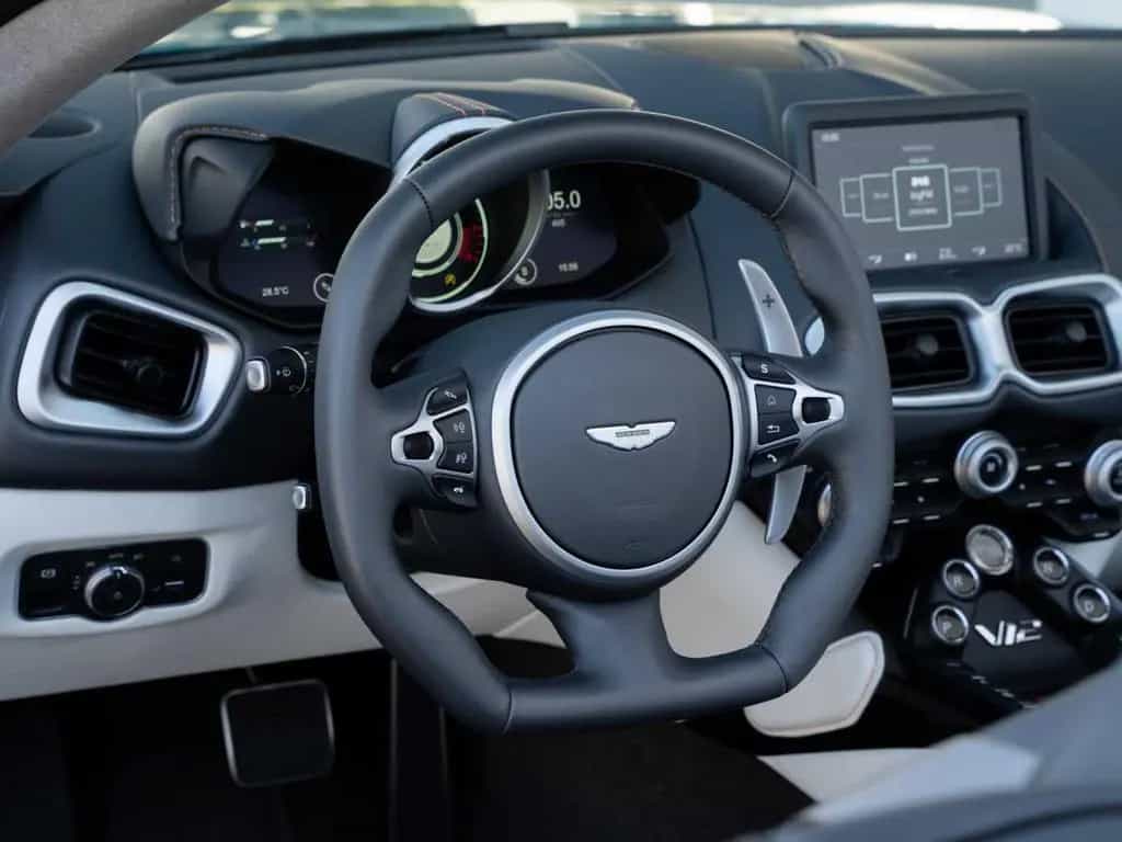 Aston Martin V12 Vantage Roadster / 249 Exemplare Limited 04/2023-photo-21