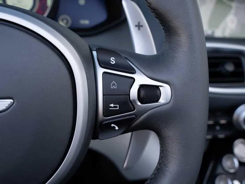 Aston Martin V12 Vantage Roadster / 249 Exemplare Limited 04/2023-photo-28